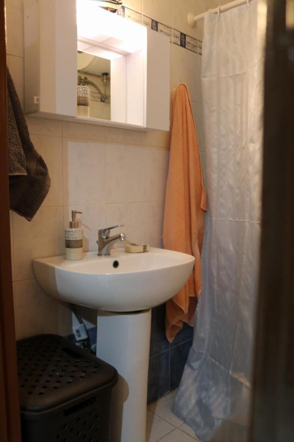 Semi-Basement 50Sqm Apartment Near Kos Citycenter ภายนอก รูปภาพ